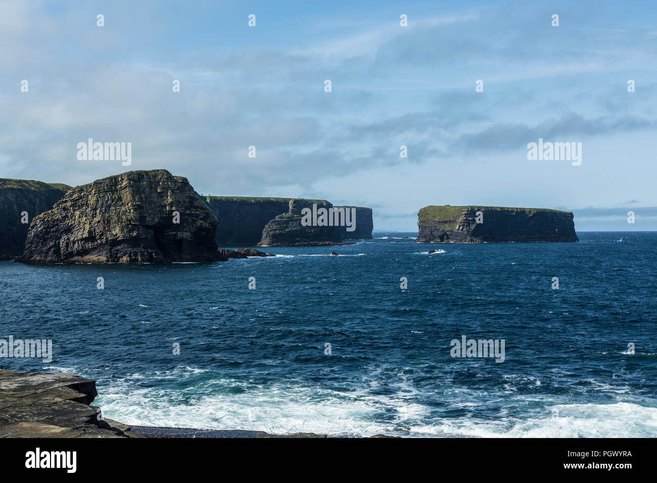 Ansicht der Bischöfe Insel, von Cliff Walk, Kilkee, County Clare Irland Stockfoto