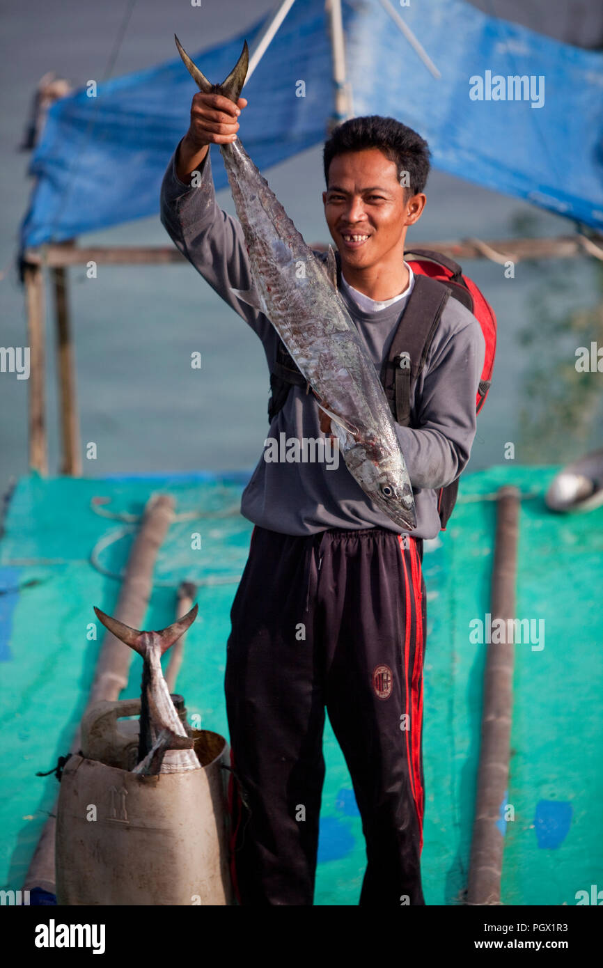 Fischer feiert der Morgen fangen, Belitung Island, Indonesien. Stockfoto