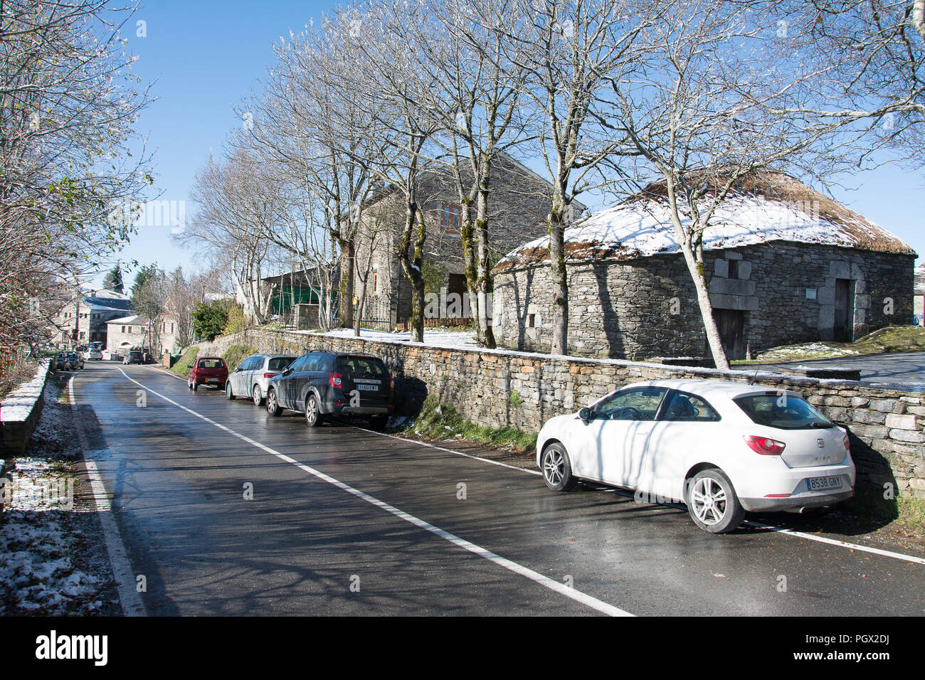 Saint James' Weg, ein sonniger Tag herumlaufen O Cebreiro Stockfoto