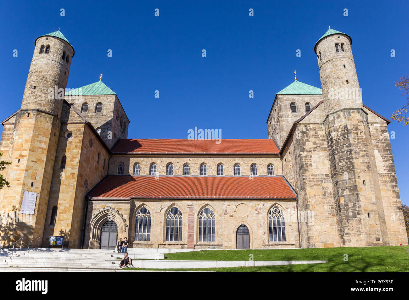 Vorderansicht der Michaeliskirche in Hildesheim, Deutschland Stockfoto