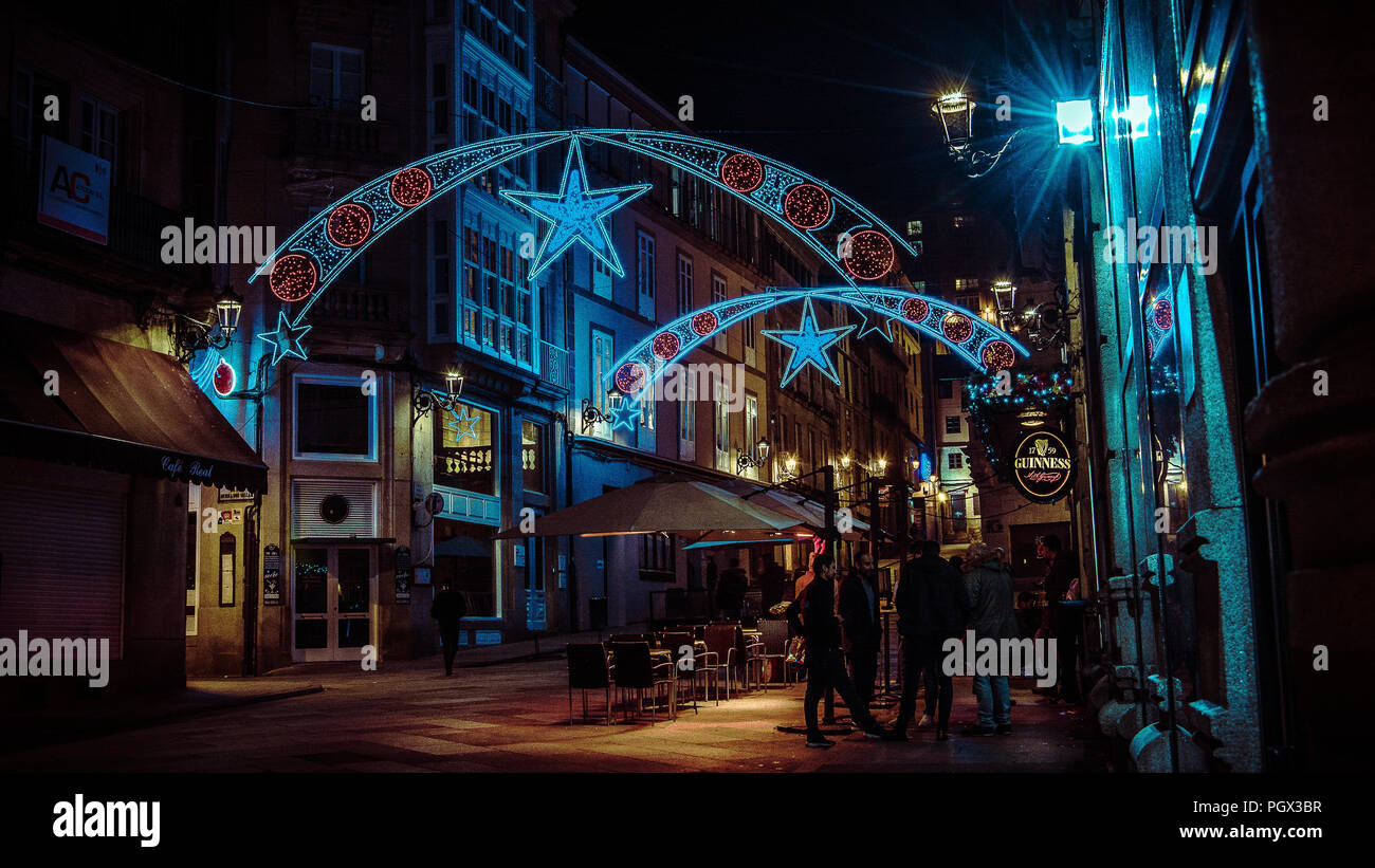 OURENSE, Galizien/ESPAÑA - 24 DE NOVEMBER DE 2017: Luces de Navidad en Las calles. Stockfoto