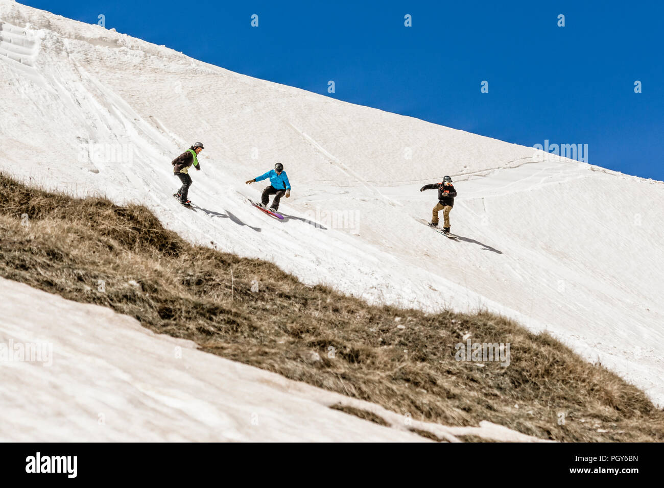 Eine Gruppe von Freestyle Snowboarder in Aktion Stockfoto