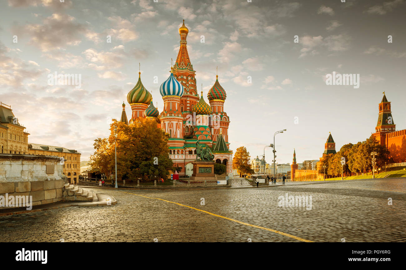 Basilius-kathedrale auf dem Roten Platz in Moskau im Herbst Stockfoto