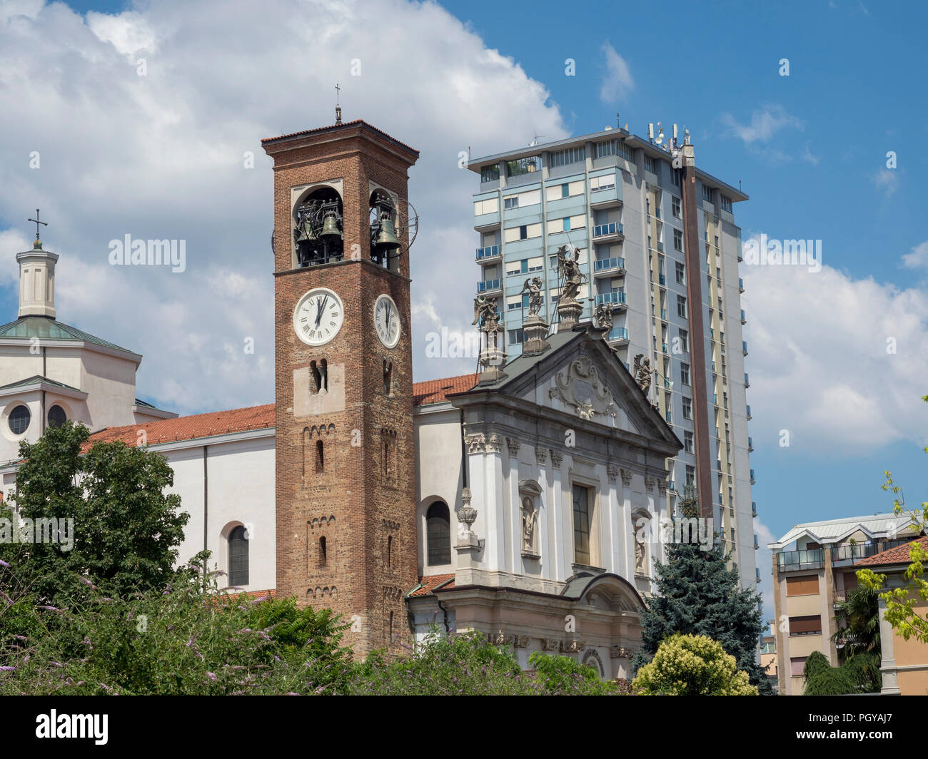 Busto Arsizio Varese Lombardei Italien Die Historische Kirche Von San Michele Arcangelo Stockfotografie Alamy