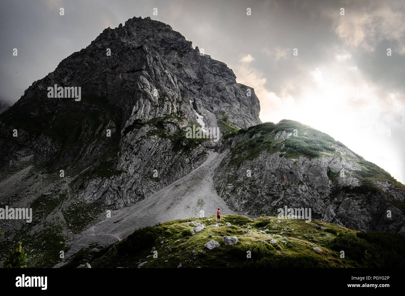 Wandern durch die Alpen Stockfoto