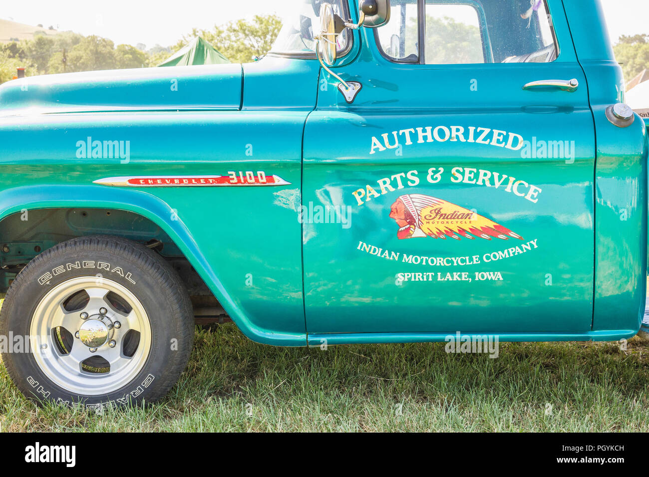 Handel Details auf der Seite der Tür eines alten amerikanischen Chevrolet 3100 Lkw auf Anzeige an eine Englische Show im Jahr 2018 Stockfoto