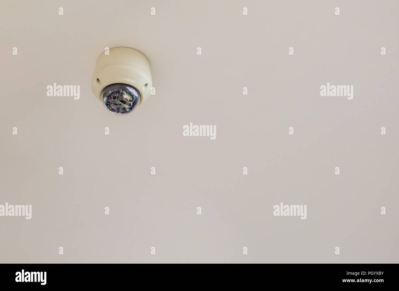 CCTV-Kamera in einem Supermarkt oder Kaufhaus. Platz kopieren Stockfoto