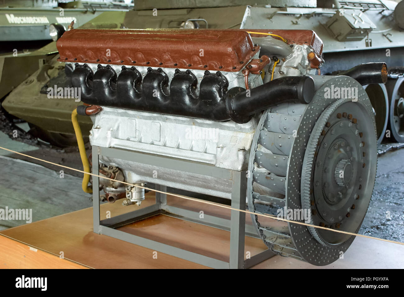 Diesel v12 motor -Fotos und -Bildmaterial in hoher Auflösung – Alamy