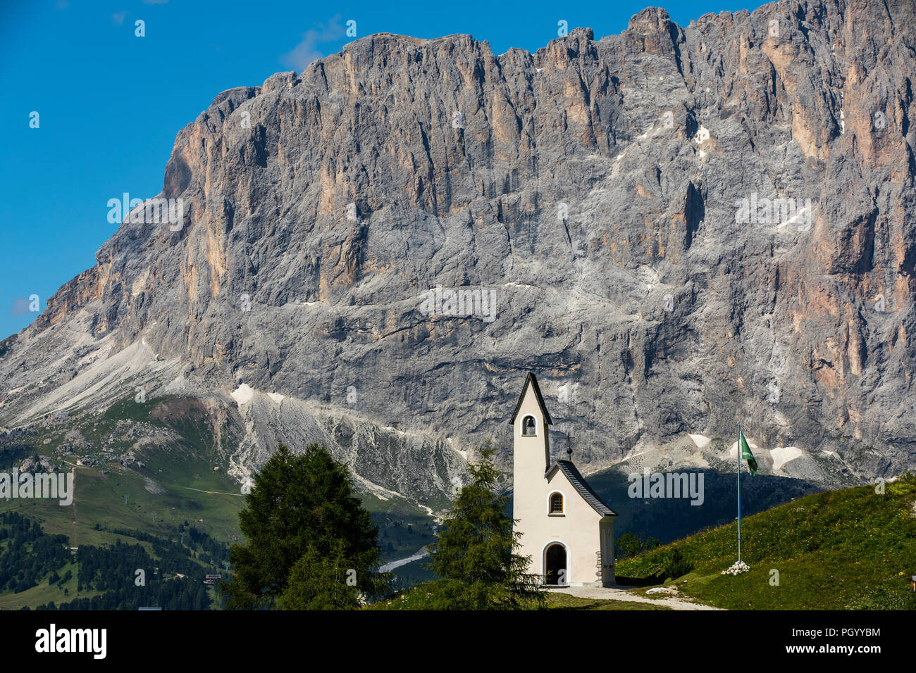 Südtirol, Trentino, Italien, Bergpanorama am Gršdner Pass, Pass in den Südtiroler Dolomiten, Cappella di San Maurizio, Stockfoto