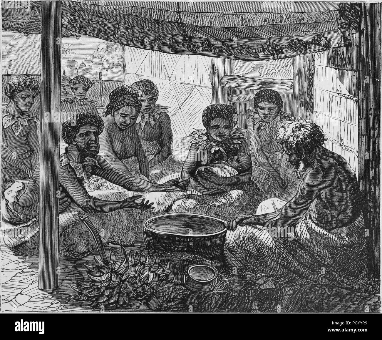 Schwarz und Weiß Vintage Print, Darstellung einer Partei sitzen Tongans, einschließlich einer Frau mit einem Baby auf dem Arm, Beratung ein Priester oder Ältere mit einer Mehrwertsteuer von flüssigen und ein Bündel Bananen im Vordergrund, in Band John George Wood's veröffentlicht "Die unzivilisierten Rassen der Menschen in allen Ländern der Welt, eine umfassende Berücksichtigung ihrer Sitten und Bräuche und Ihrer körperlichen, sozialen, geistigen, moralischen und religiösen Besonderheiten", 1877. Mit freundlicher Genehmigung Internet Archive. () Stockfoto