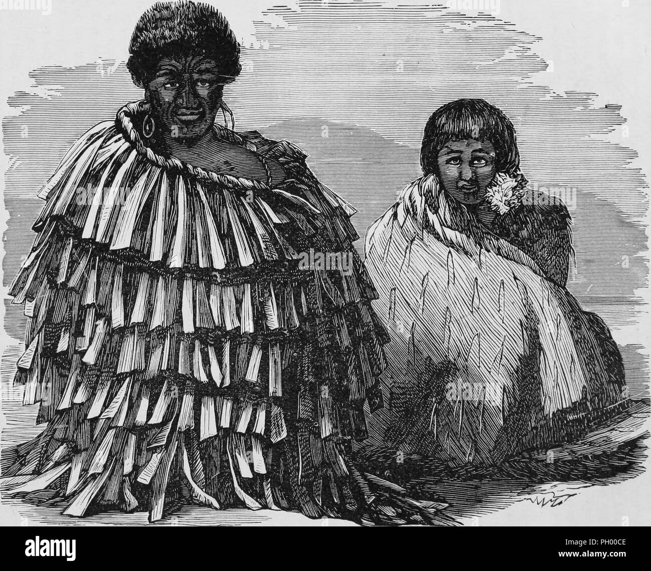 Schwarz und Weiß Vintage Print, Darstellung einer sitzenden Maori Chief, mit Gesichts Ta Moko (tätowierung) in einem Flachs (phormium) Mantel, mit einem ernsten Ausdruck auf seinem Gesicht, und seine Frau, das Tragen eines Korowai (Tag Mantel) und entweder mit Ta Moko oder selbst verursacht, trauernde Markierungen auf ihr Kinn, in Neuseeland, in Band John George Wood's veröffentlicht' Der unzivilisierten Rassen der Menschen in allen Ländern der Welt, eine umfassende Berücksichtigung ihrer Sitten und Bräuche und Ihrer körperlichen, sozialen, geistigen, moralischen und religiösen Besonderheiten", 1877. Mit freundlicher Genehmigung Internet Archive. () Stockfoto