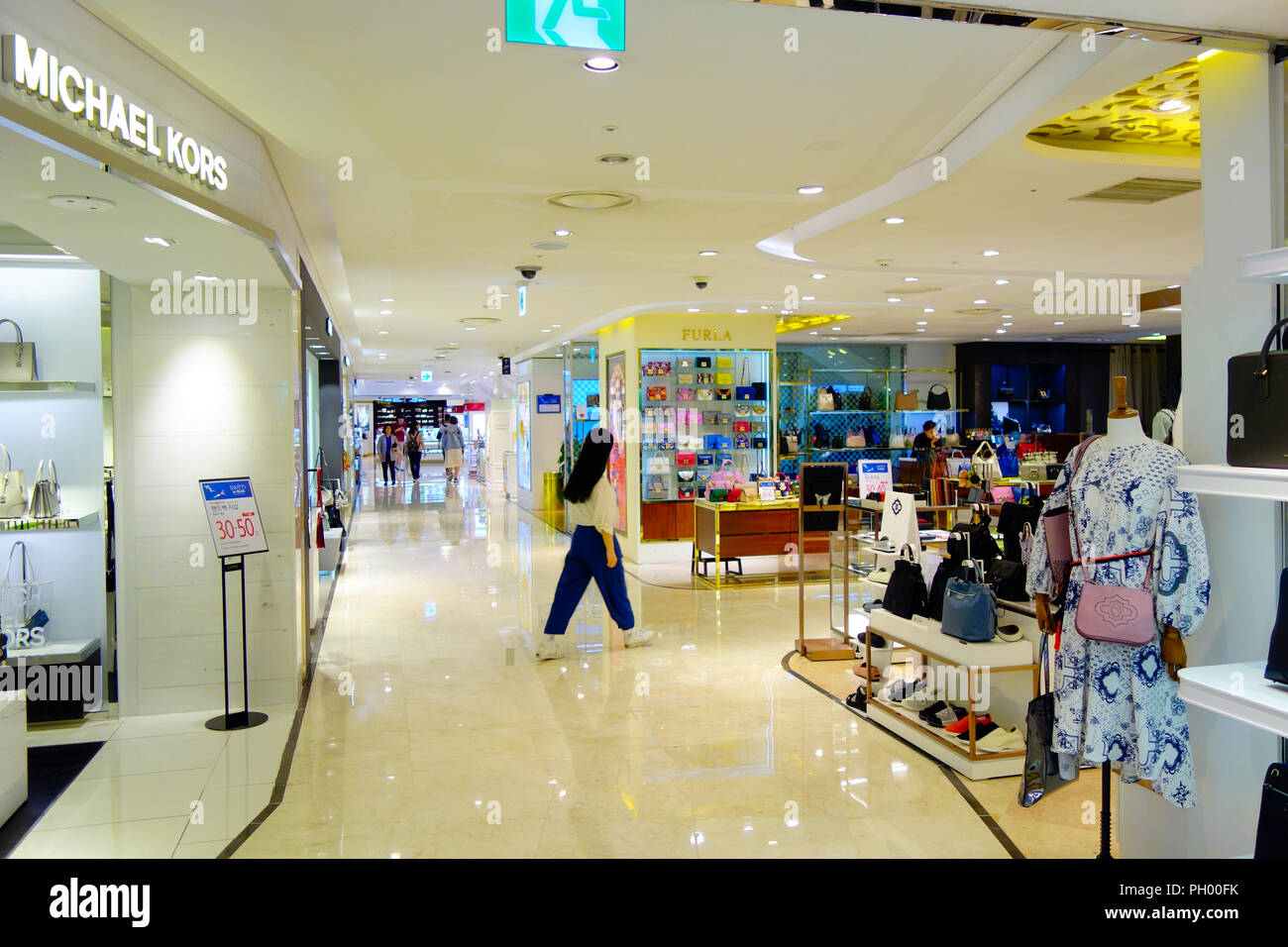 Interieur und Verkauf von Lotte Department Store, Myeong-dong, Myeongdong, Seoul, Südkorea, Asien. Stockfoto