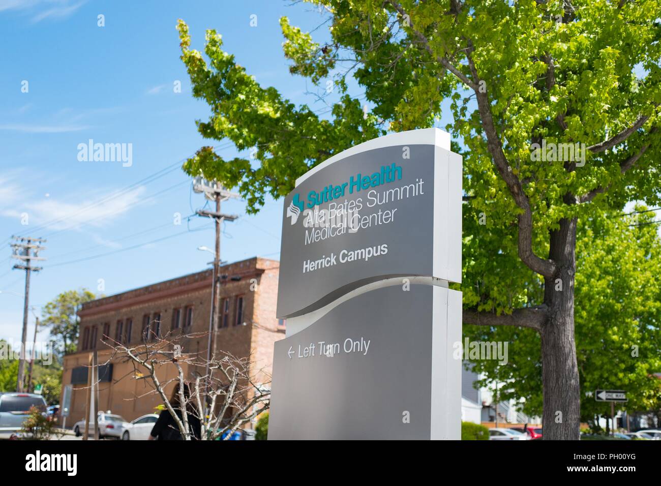 Zeichen für Sutter Health Alta Bates Summit Medical Center, ein prominenter Krankenhaus in Berkeley, Kalifornien, 5. Juni 2018. () Stockfoto