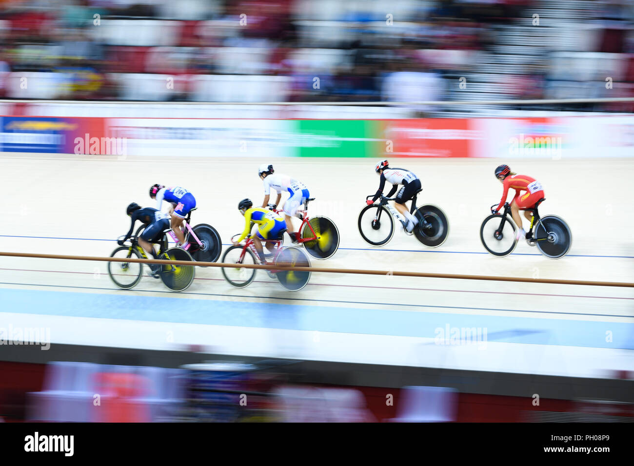 Jakarta, Indonesien. 29 Aug, 2018. Radfahrer konkurrieren beim Radfahren die Spur Frauen Omnium am 18. asiatischen Spiele in Jakarta, Indonesien, Aug 29., 2018. Credit: Du Yu/Xinhua/Alamy leben Nachrichten Stockfoto