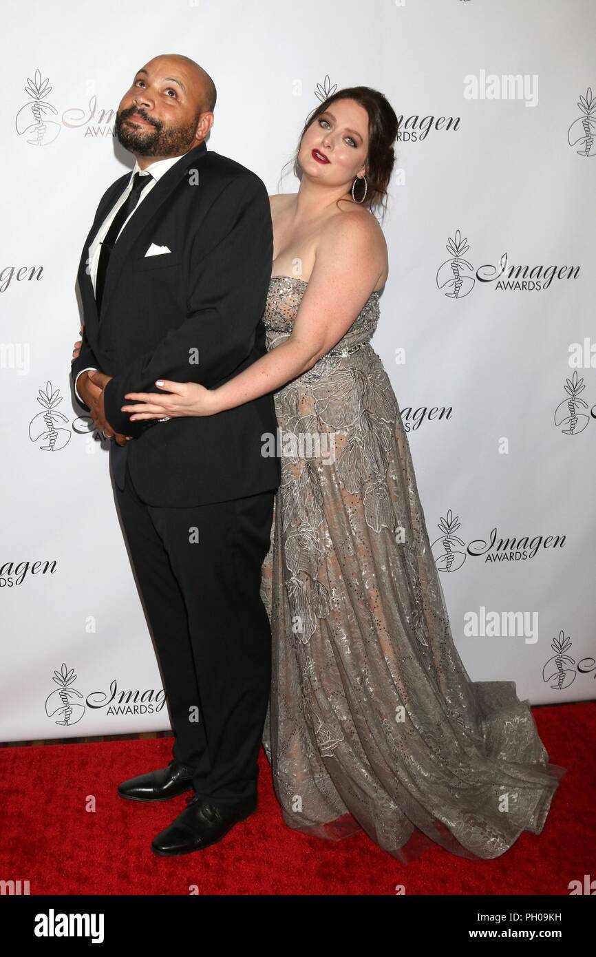 Colton Dunn, Lauren Ash in der Ankunftshalle für die 33. jährlichen Imagen Awards, JW Marriott Los Angeles bei LA Live, Los Angeles, CA August 25, 2018. Foto von: Priscilla Grant/Everett Collection Stockfoto