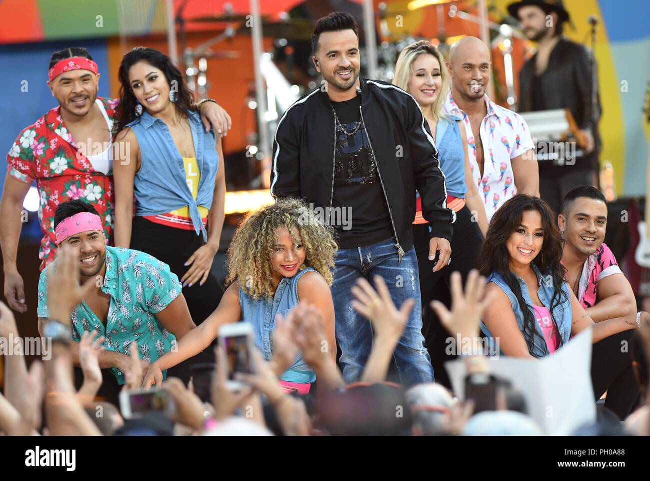 Luis Fonsi auf der Bühne für Good Morning America (GMA) Sommer Konzertreihe mit Luis Fonsi, Rumsey Spielfeld im Central Park, New York, NY 24. August 2018. Foto: Kristin Callahan/Everett Collection Stockfoto