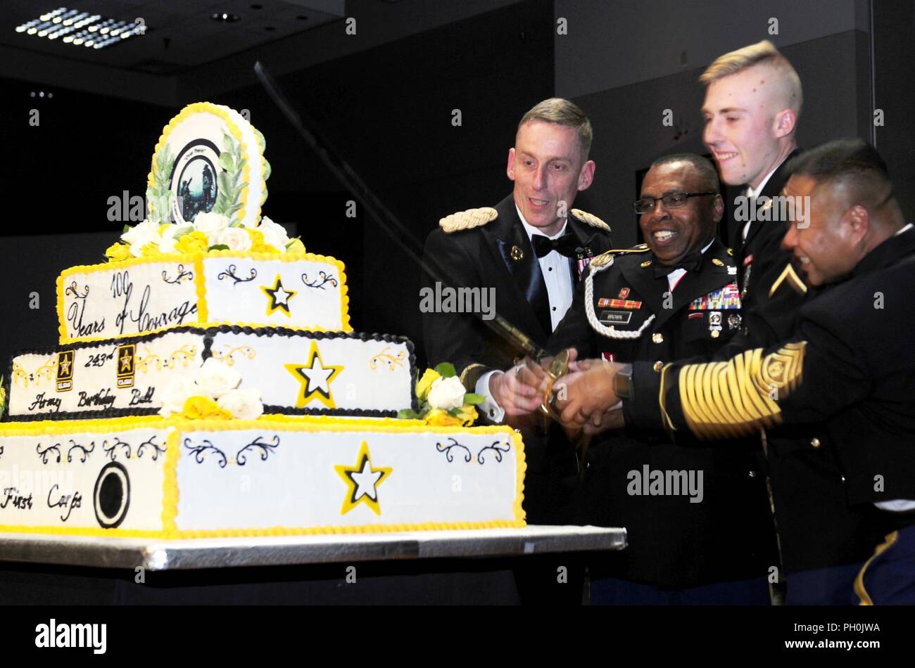 Generalleutnant Gary Volesky, ich Corps' kommandierenden General und Command Sgt. Maj. Walter 