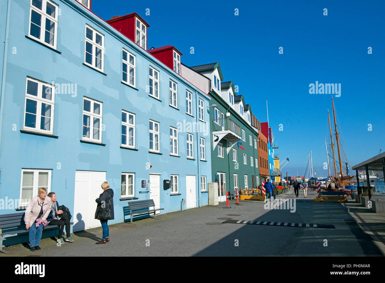 Zeile der alten Häuser im Hafen von Thorshavn Färöer, Dänemark Stockfoto