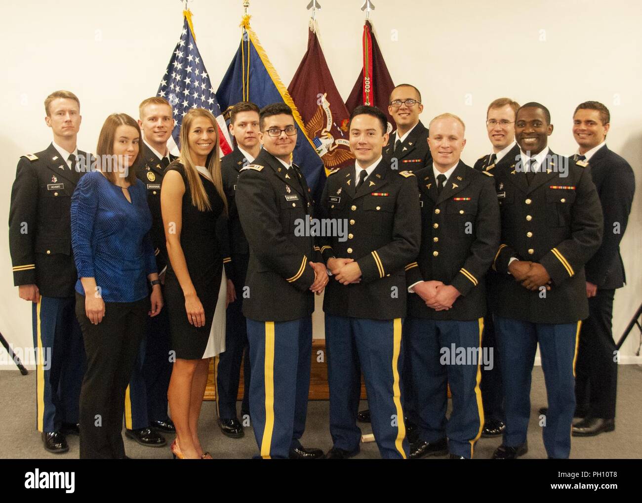 Innere Medizin Programm Bewohner und Direktor posieren für ein Foto während der 2018 William Beaumont Army Medical Center Weiterbildung Abschlussfeier an der 1.Panzerdivision und Fort Bliss Museum, Juni 15. Stockfoto