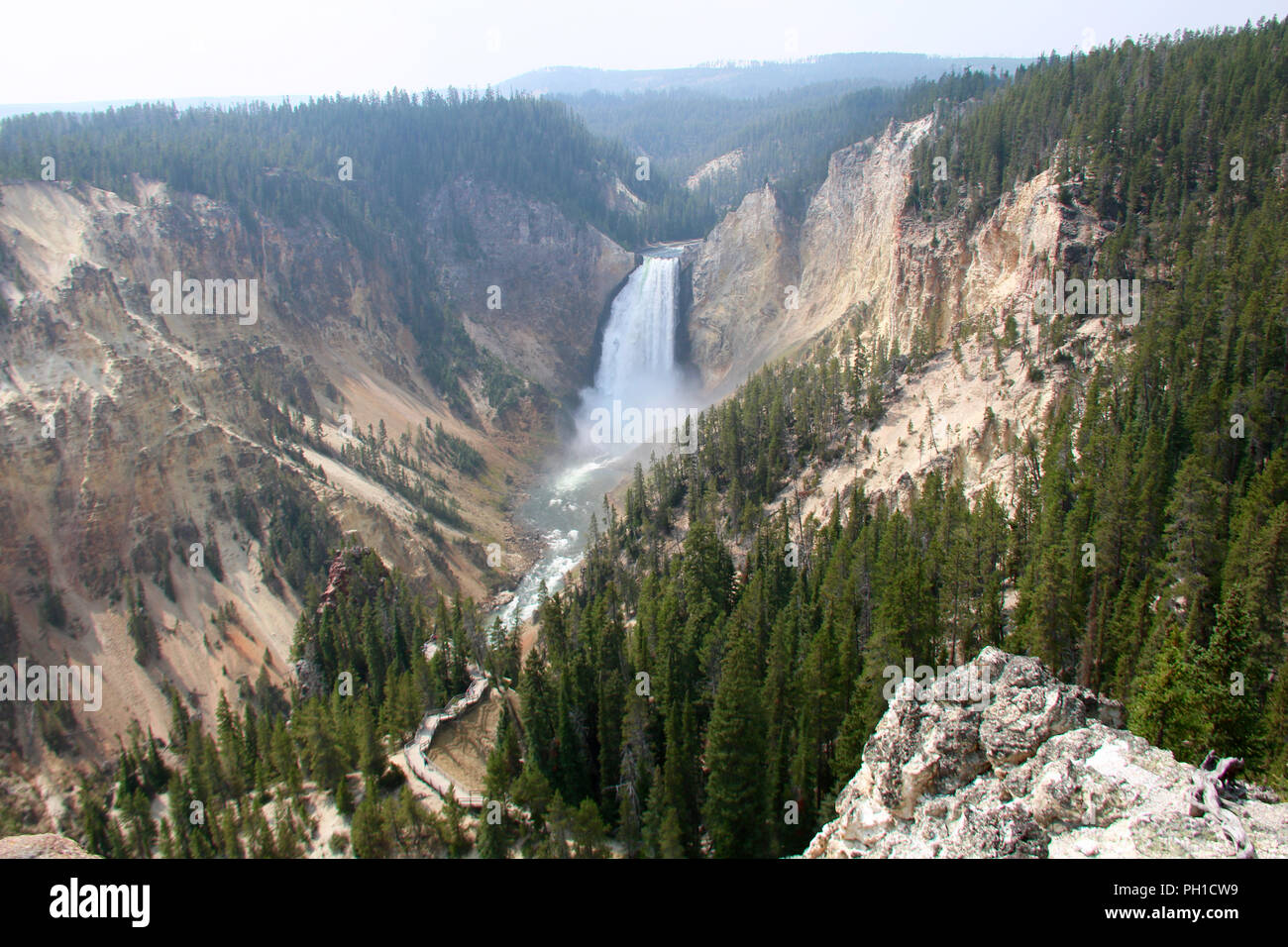 Die Upper Falls des Yellowstone River im Grand Canyon des Yellowstone, Yellowstone National Park, Wyoming. Stockfoto