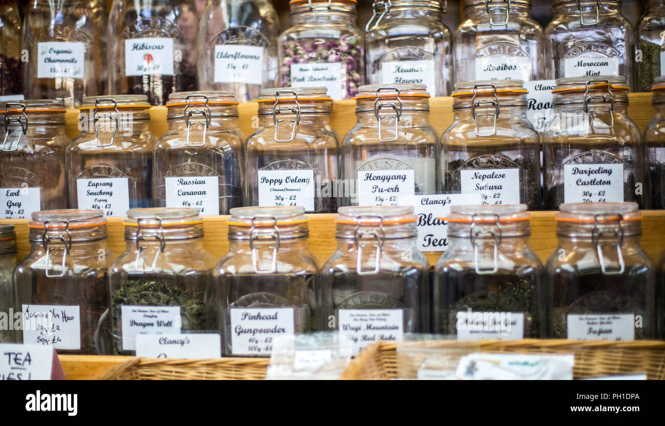 Süße Gläser in einem Markt Stockfoto