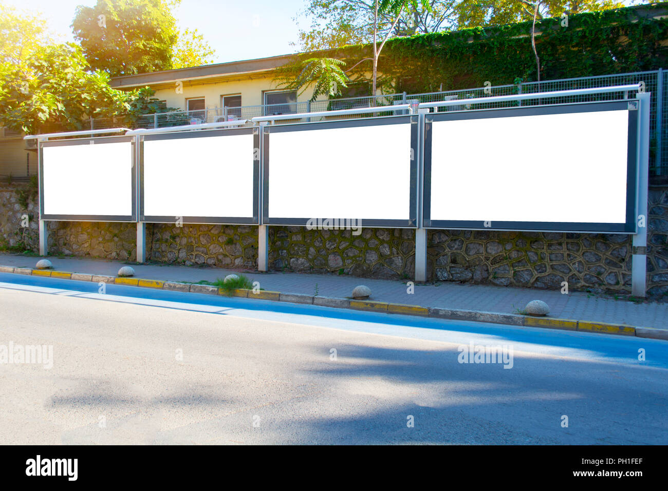 Leere weiße Mockup vier Plakatwand in Leer Istanbul Straße Stockfoto