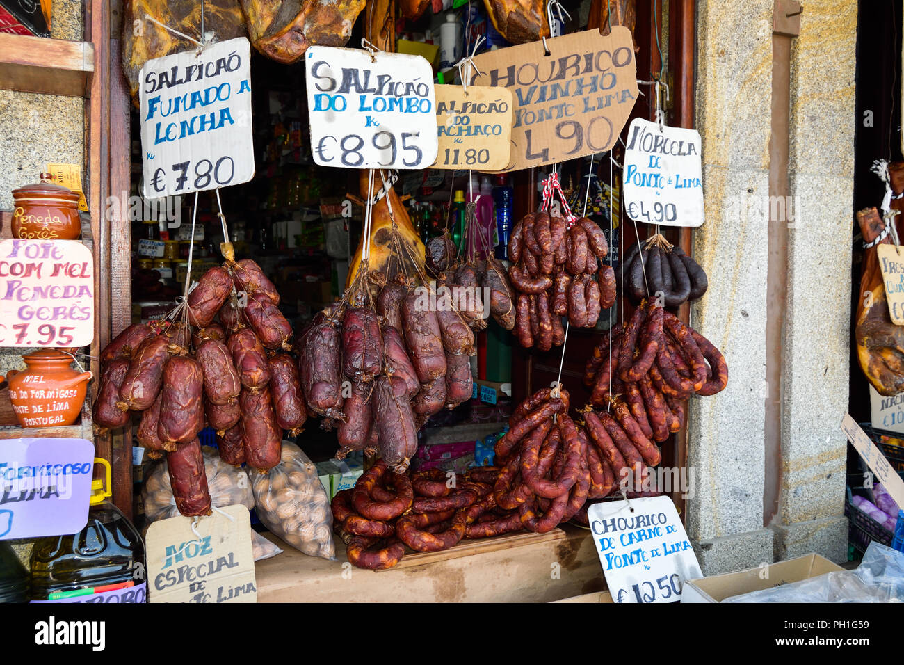 Traditionelle lokale Speicher in Ponte de Lima Portugal Stockfoto