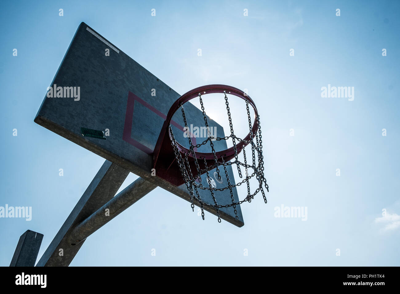 Basketball Korb für den Sun Stockfoto