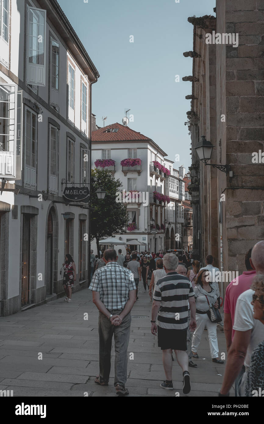 SANTIAGO DE COMPOSTELA, Galicien/ESPAÑA - 25 de Julio DE 2018; Dia de Galicia, gentes paseando por la Ciudad. Stockfoto