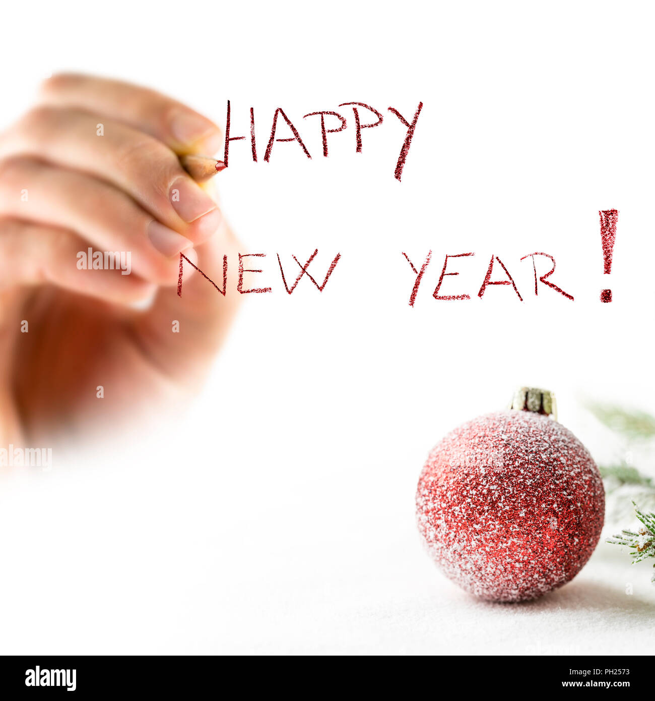 Schreiben Happy New Year Karte mit roter Verzierung. Stockfoto