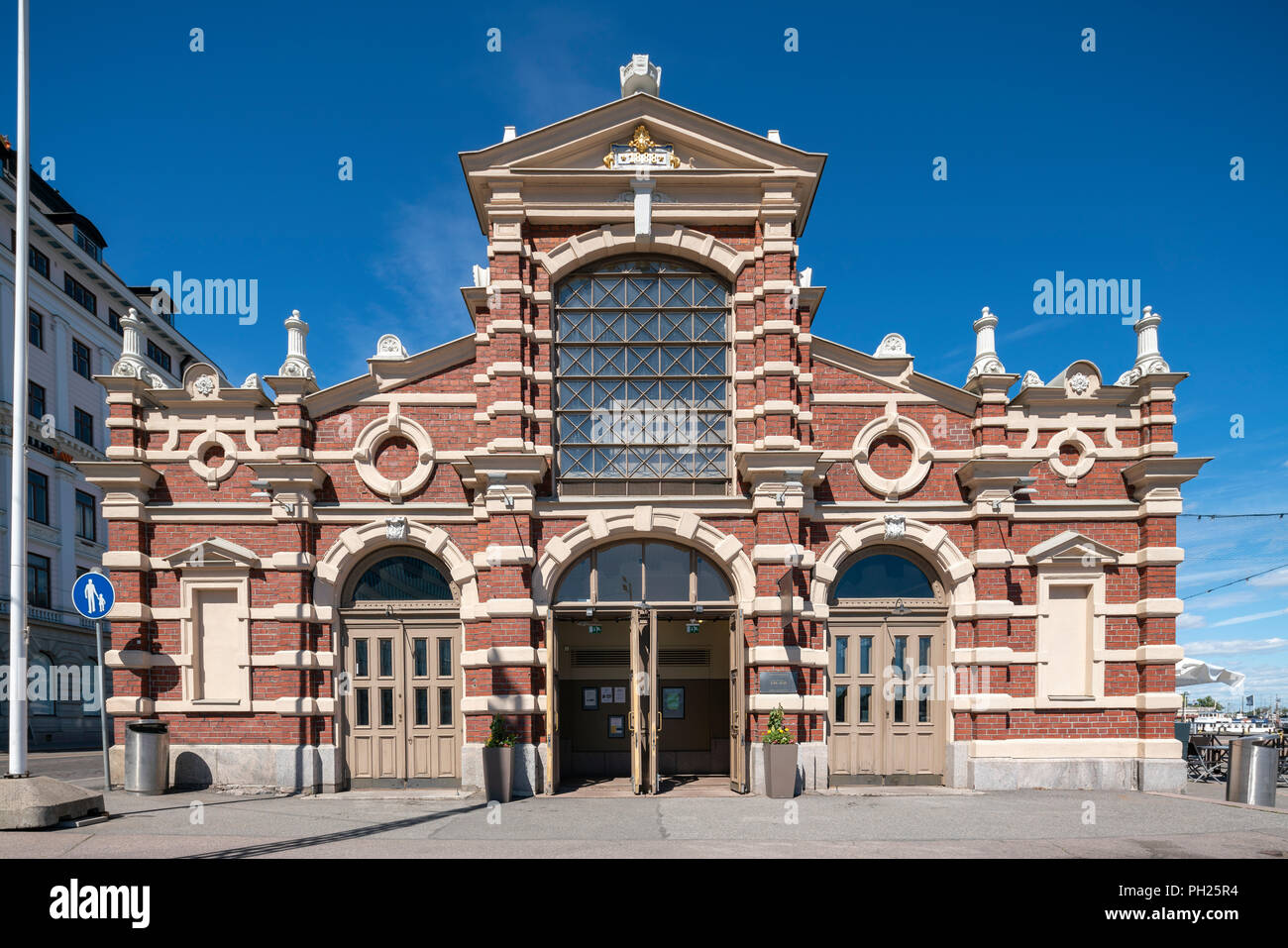 Helsinki Old Market Hall, Vanha Kauppahalli Helsinki, die älteste Markthalle in Finnland. Von Gustaf Nyström (1889). Stockfoto