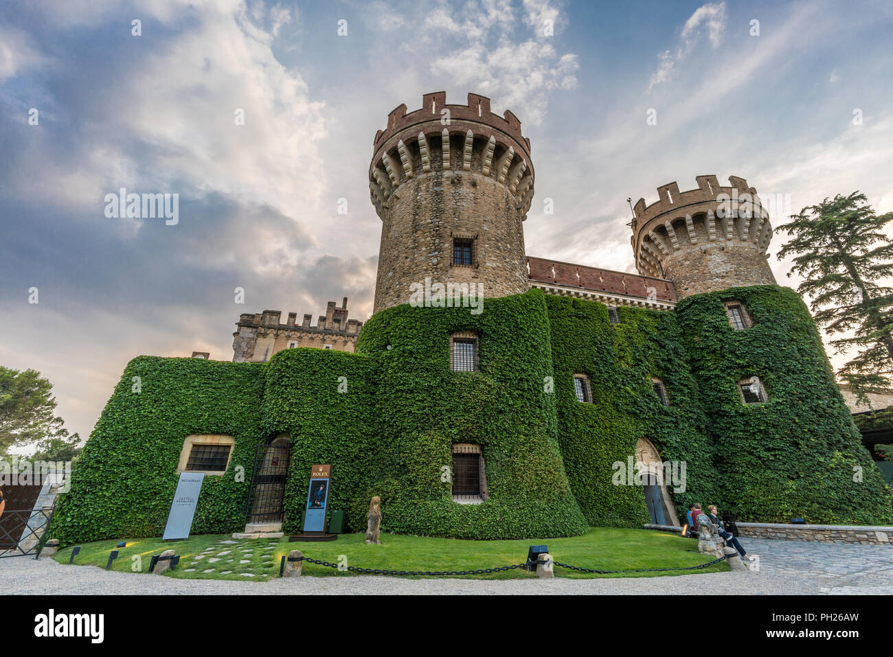 Castell de Peralada Schloss. Sitz der mittelalterlichen Dynastie der Grafen von Peralada. Hält jetzt einen Sommer Festival der klassischen Musik Stockfoto