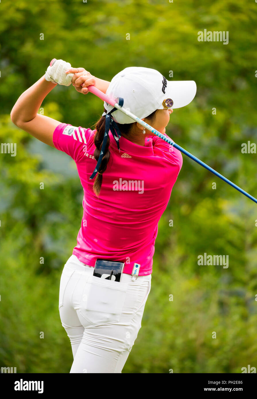 Jeongseon, östlich von Seoul, Südkorea. 25 Aug, 2018. Shin-Ae Ahn (KOR) Golf: Shin-Ae Ahn von Südkorea zweigt weg auf dem 17 Loch in der zweiten Runde der KLPGA Hoch 1 Resort Ladies Open 2018 auf dem High 1 Country Club in Jeongseon, östlich von Seoul, Südkorea. Quelle: Lee Jae-Won/LBA/Alamy leben Nachrichten Stockfoto