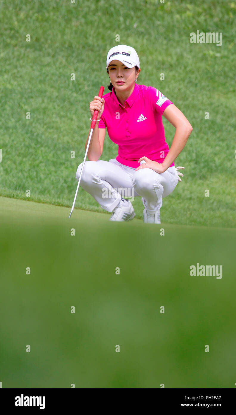 Jeongseon, östlich von Seoul, Südkorea. 25 Aug, 2018. Shin-Ae Ahn (KOR) Golf: Shin-Ae Ahn von Südkorea am 1. grün während der zweiten Runde der KLPGA Hoch 1 Resort Ladies Open 2018 auf dem High 1 Country Club in Jeongseon, östlich von Seoul, Südkorea. Quelle: Lee Jae-Won/LBA/Alamy leben Nachrichten Stockfoto