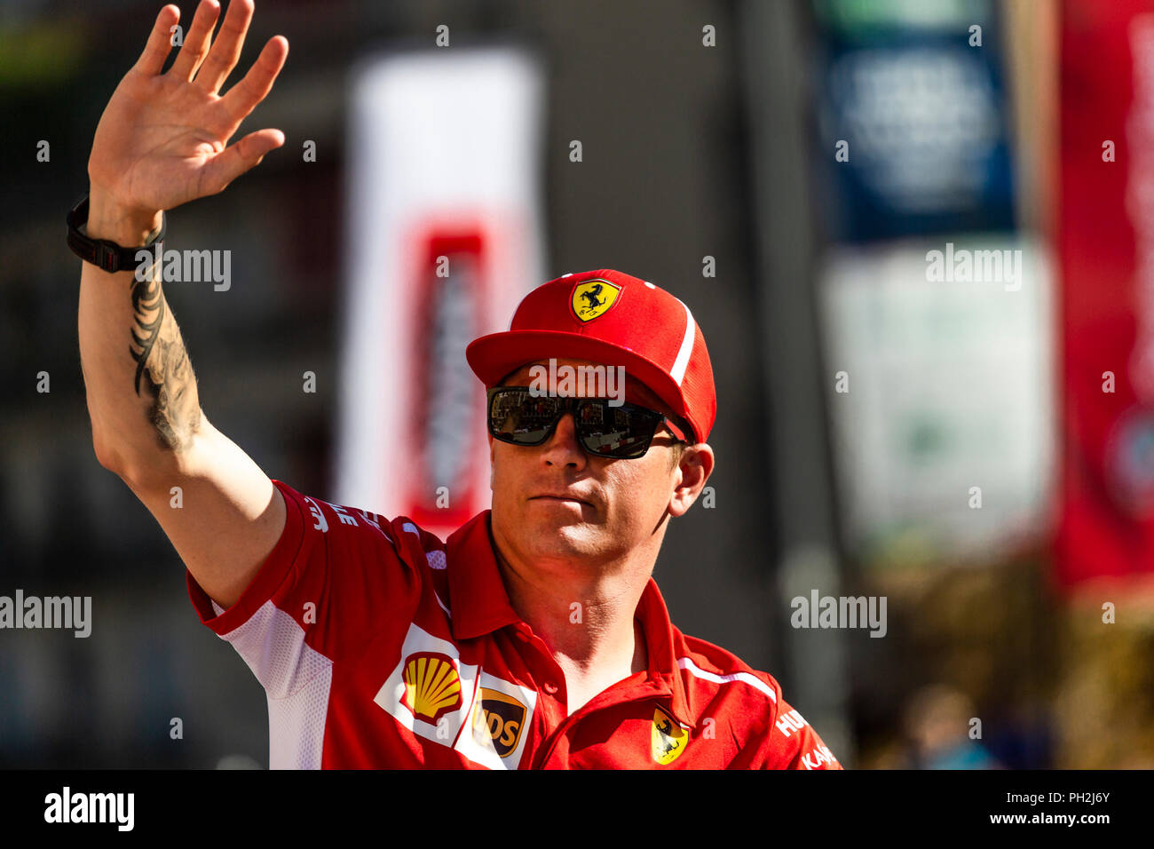 Mailand, Italien, 29. August 2018 - Kimi Räikkönen Ferrari F1 Team begrüßt die Fans während der Taucher Parade an der F1 Mailand Festival - Valeria Portinari Alamy leben Nachrichten Stockfoto