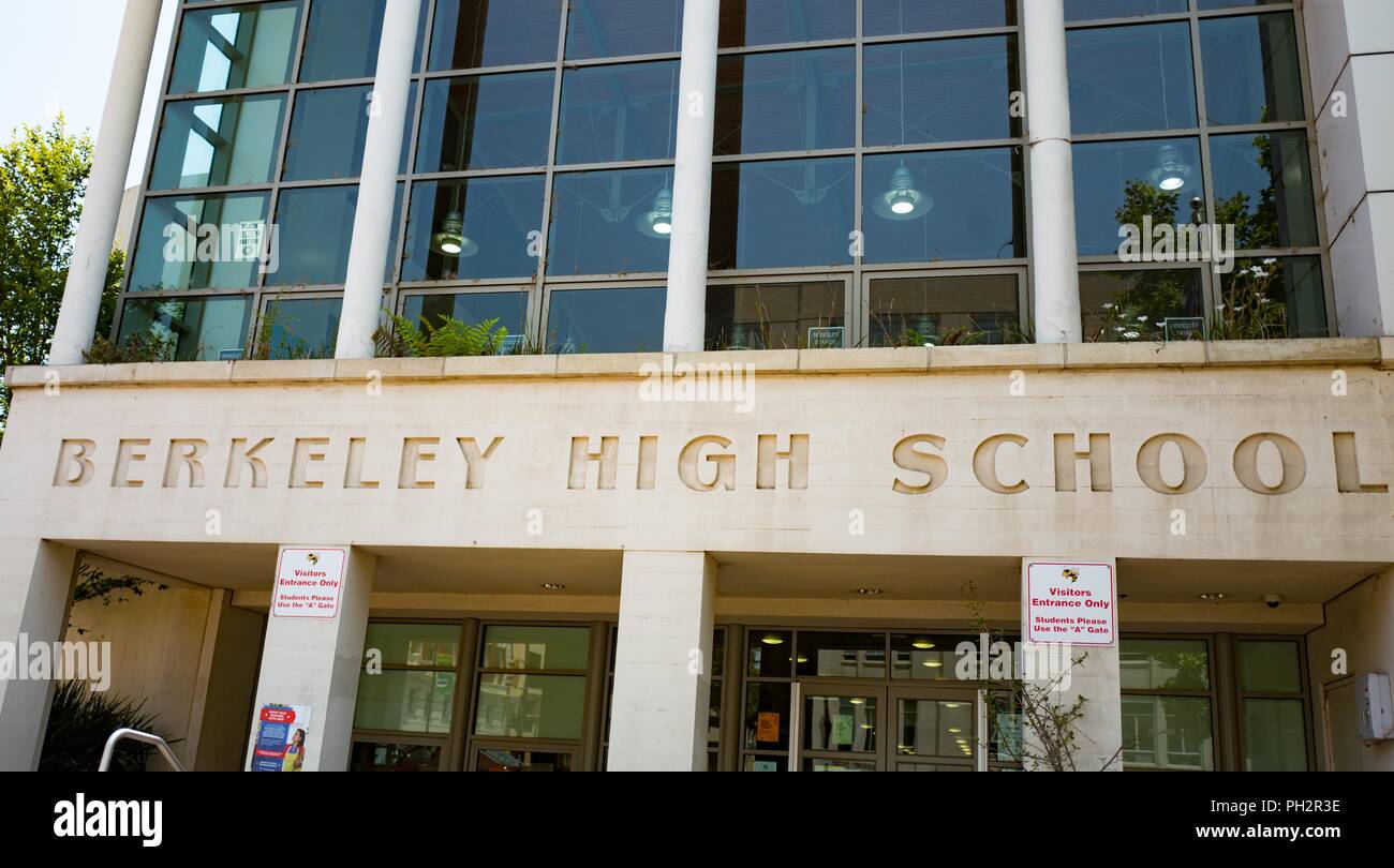 Auf der Fassade der Berkeley High School anmelden, ursprünglich 1880 gegründet, in der Civic Center Nachbarschaft von Berkeley, Kalifornien, 3. Juli 2018. () Stockfoto