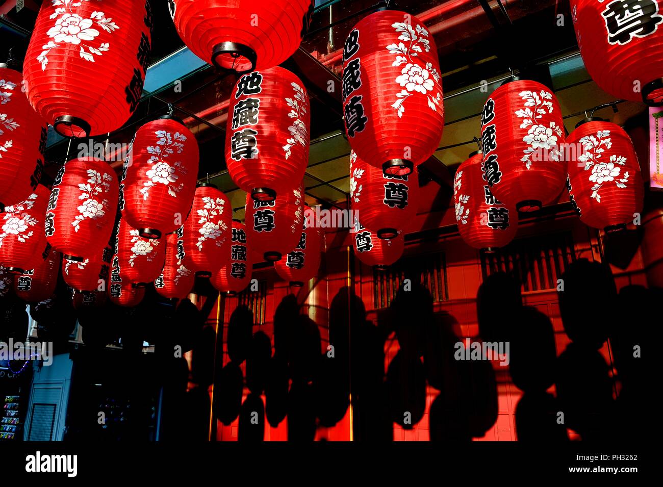 Rote Chinesische Laternen hungriger Geist und Mid Autumn Festival in Chinatown von Singapur zu feiern. Stockfoto