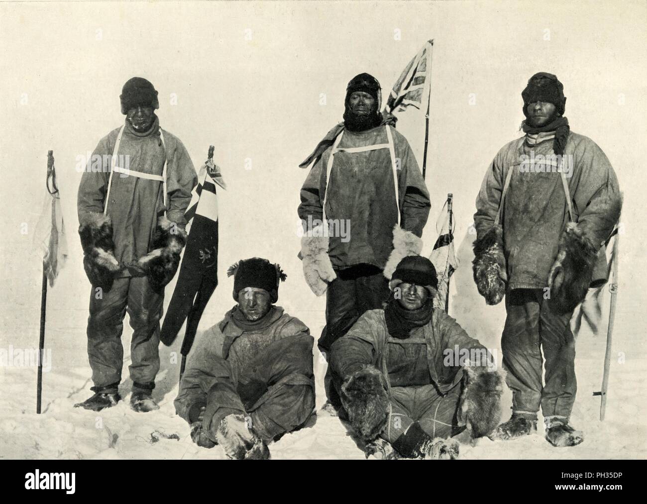 "Am Südpol, (Bowers zieht den String)", Januar 1912, (1913). Artist: Henry Bowers. Stockfoto