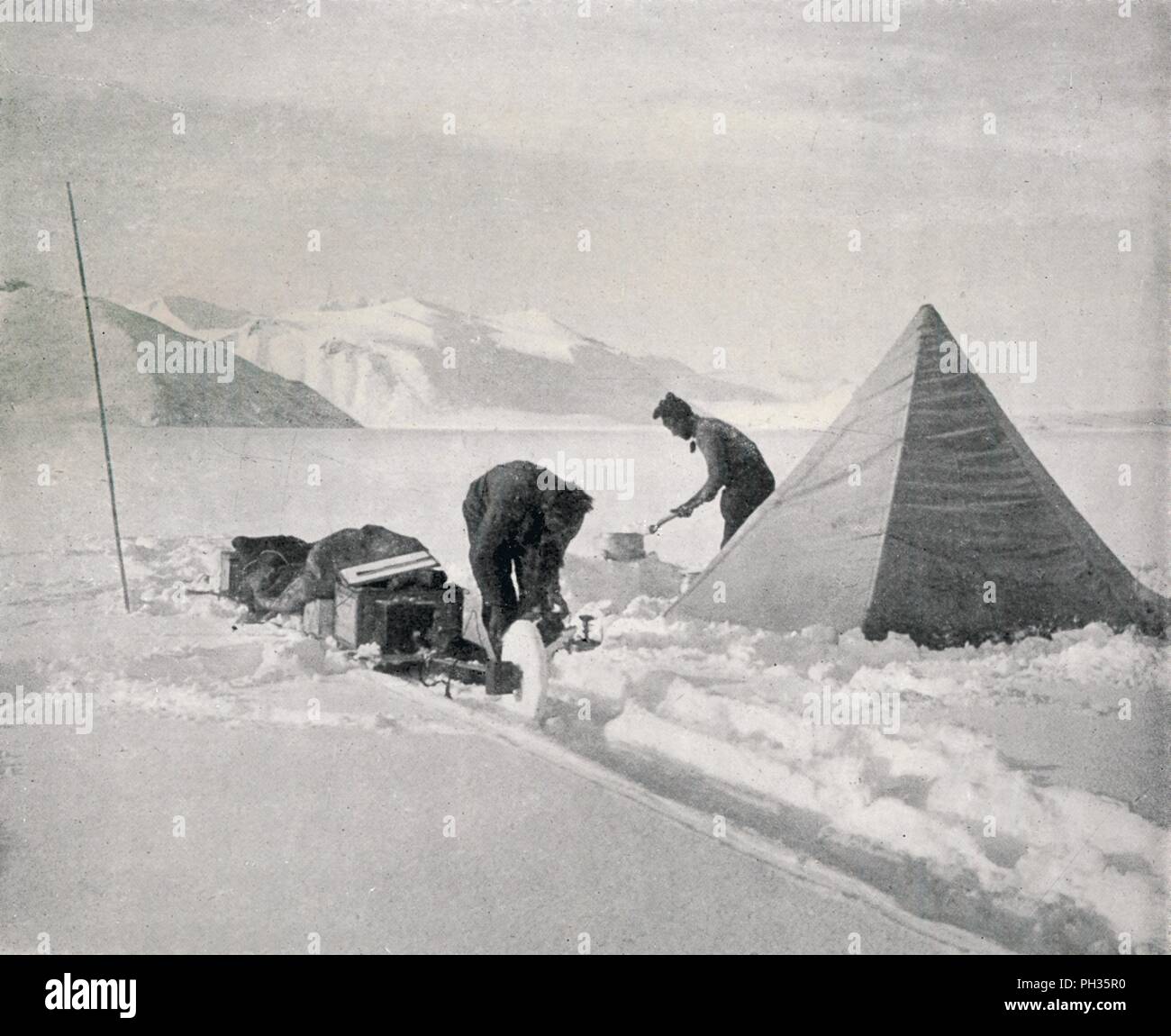 "Schwer Rodeln im Schnee aus Enttäuschung", Dezember 1911 (1913). Artist: Frank Debenham. Stockfoto