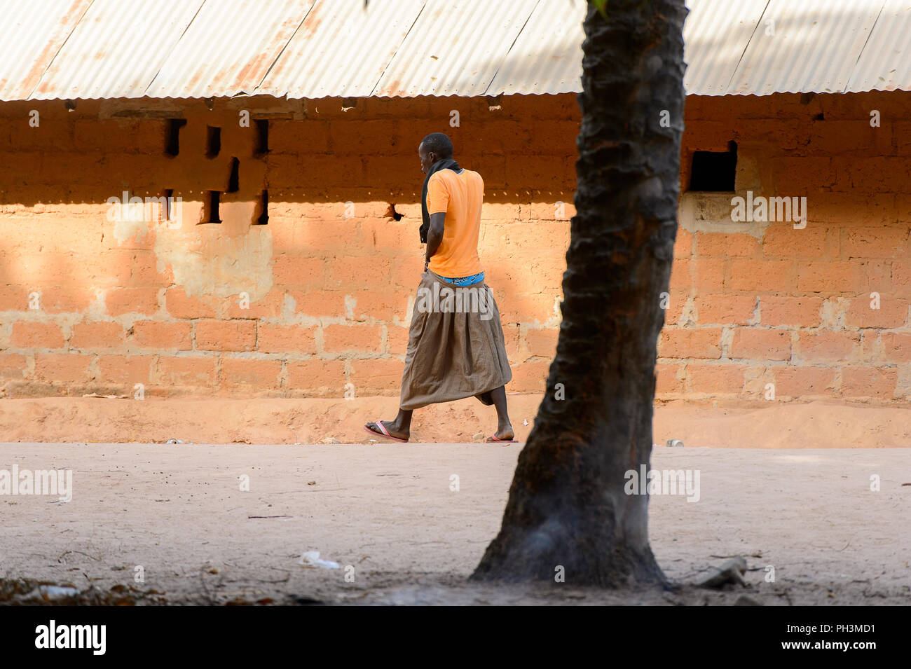 Weite Hosen Stockfotos & Weite Hosen Bilder Alamy Weite Hosen Stockfotos & Weite Hosen Bilder Alamy