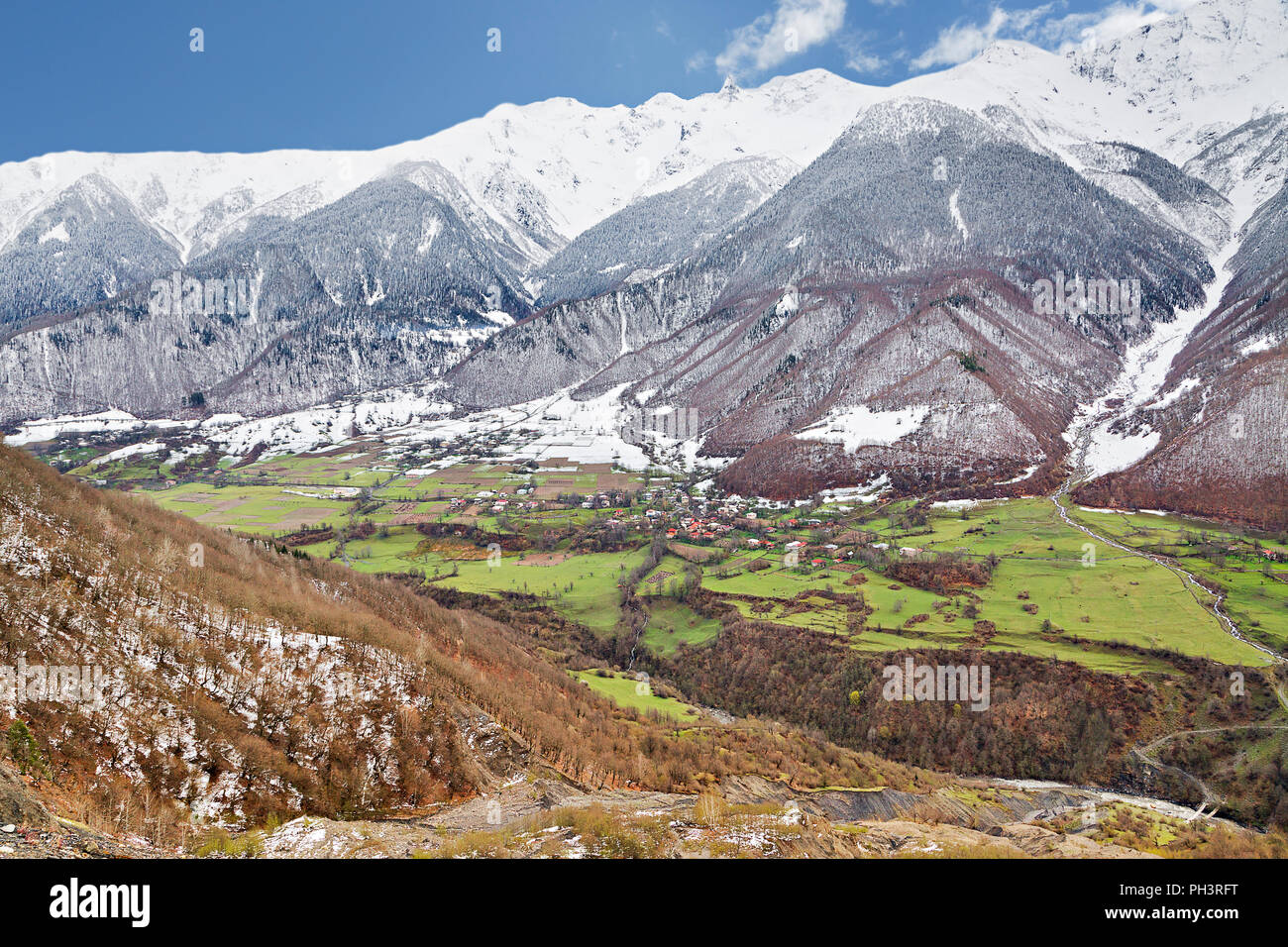Dorf im Kaukasus, Georgien. Stockfoto