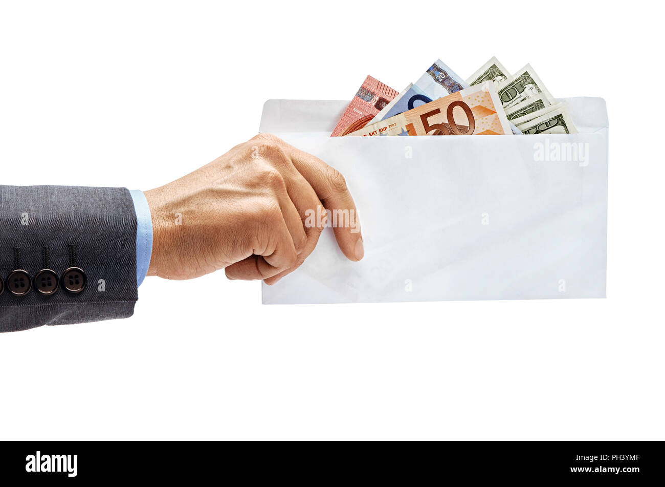 Des Menschen Hand in vollen Umschlag von Geld auf weißem Hintergrund. Hochauflösende Produkt. Nahaufnahme Stockfoto