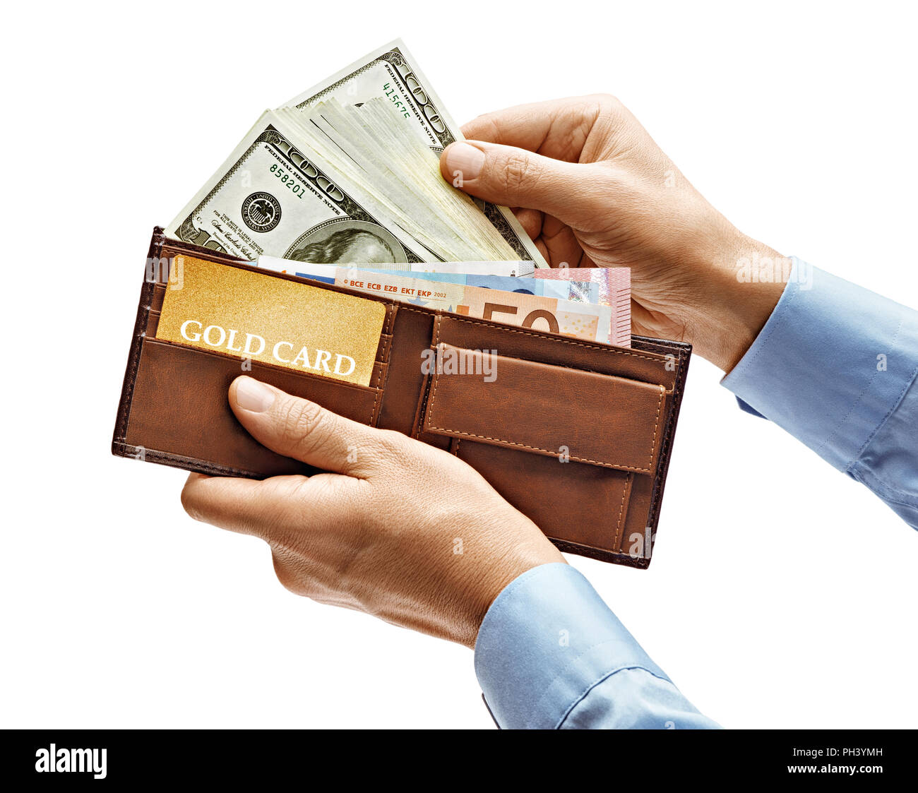 Männer Hände in shirt Holding vollen Geldbeutel Geld auf weißem Hintergrund. Hochauflösende Produkt. Nahaufnahme Stockfoto