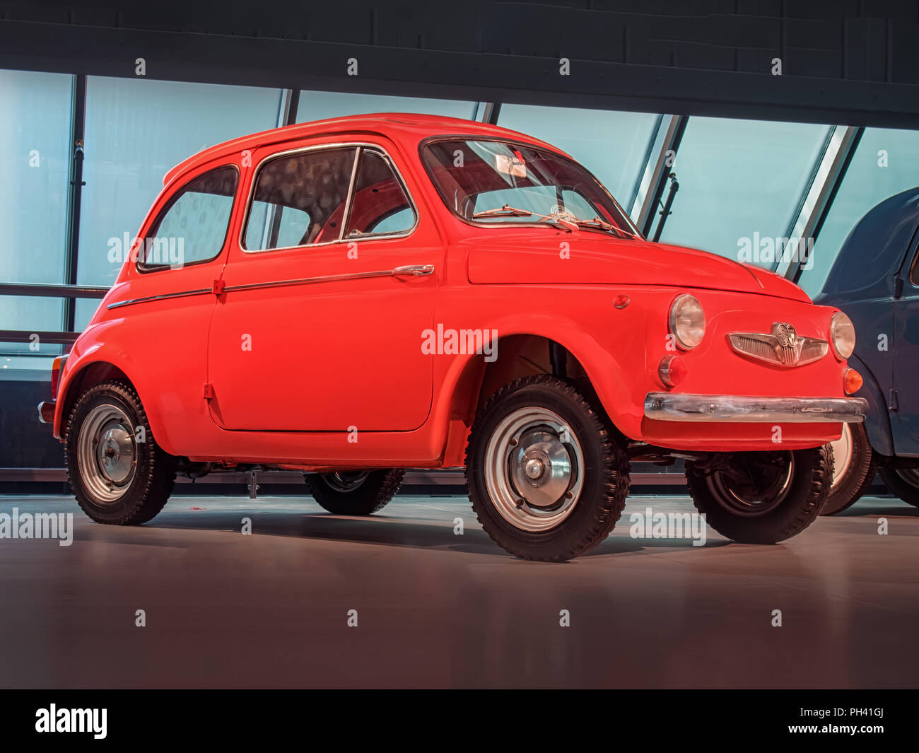 RIGA, Lettland - 18 April 2018: 1962 Steyr Puch 500 D im Riga Motor Museum. Stockfoto