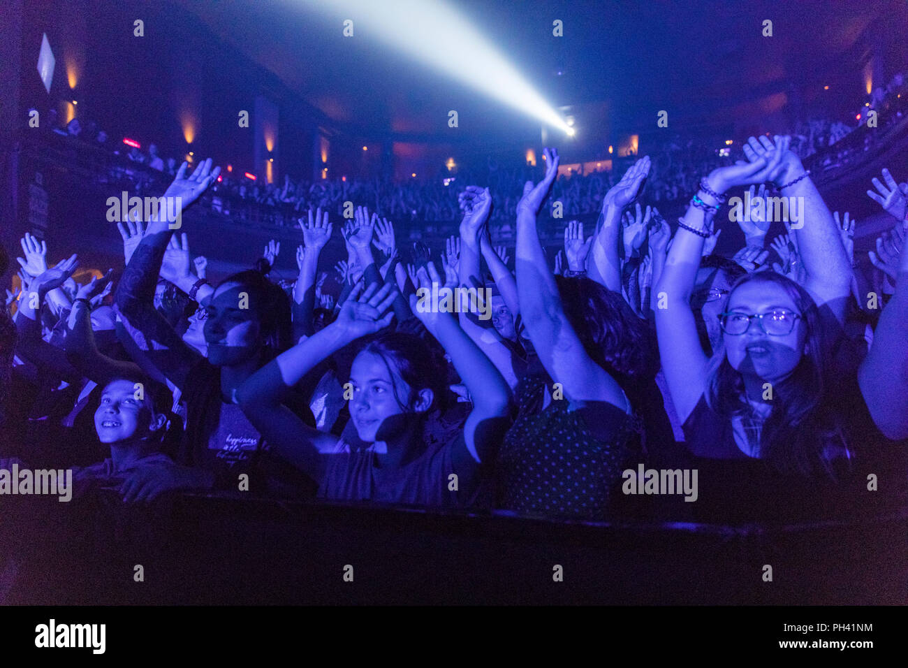 Kanada, Quebec, Montreal, Montreal Jazz Festival, junge musikfans feiern die Musik Stockfoto