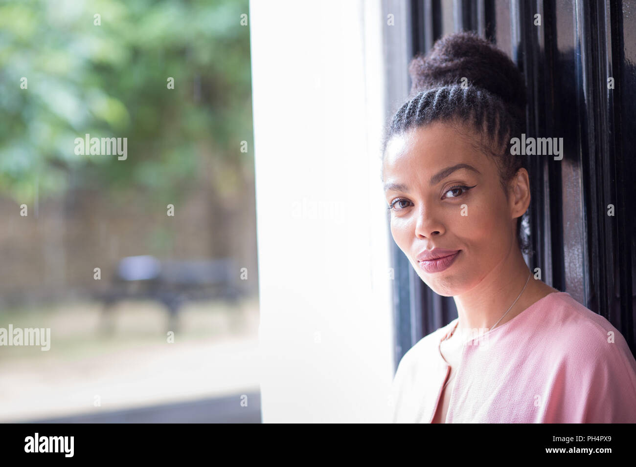 Emma Dabiri, soziale Historiker, Schriftsteller und Rundfunksprecher, akademische. Irische nigerianischen Leben in London Stockfoto