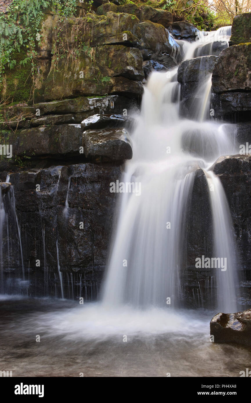 Wasserfall in der Nähe von Dorf Muker, Swaledale, Yorkshire Dales, Großbritannien Stockfoto