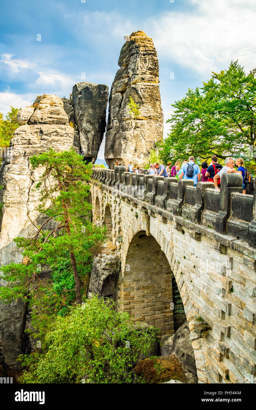 Basteibrücke ist ein Sandstein Brücke im Elbsandsteingebirge Deutschlands und ist Teil des Nationalpark Sächsische Schweiz Stockfoto
