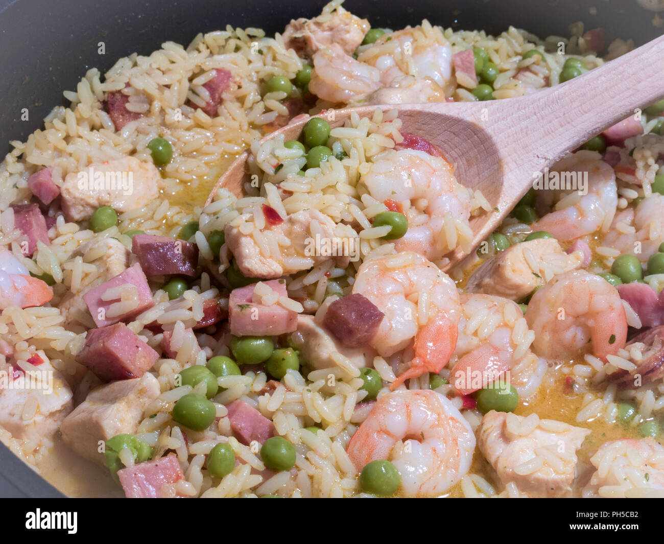 Spanische Paella, Reisgericht, valencianische Hauptgericht Stockfoto