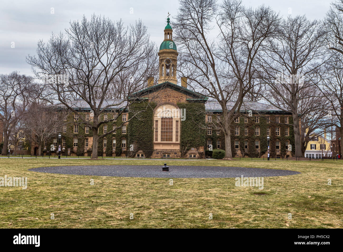 Princeton university nassau hall -Fotos und -Bildmaterial in hoher ...